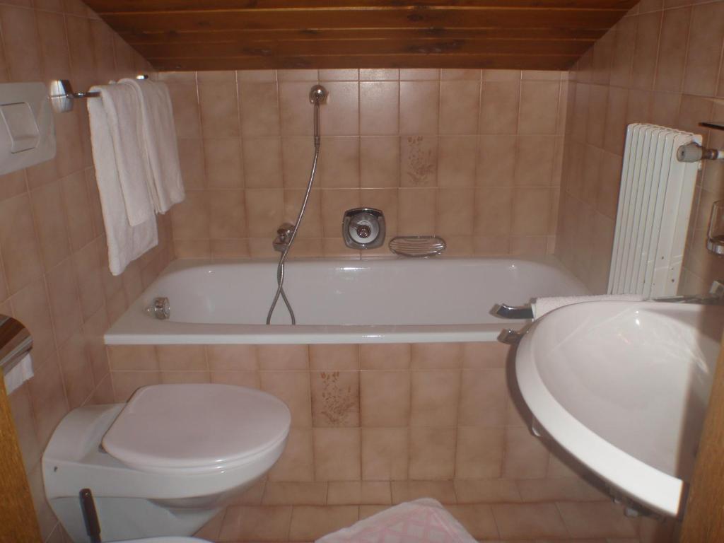 Hotel Silvesterhof Dobbiaco Phòng bức ảnh